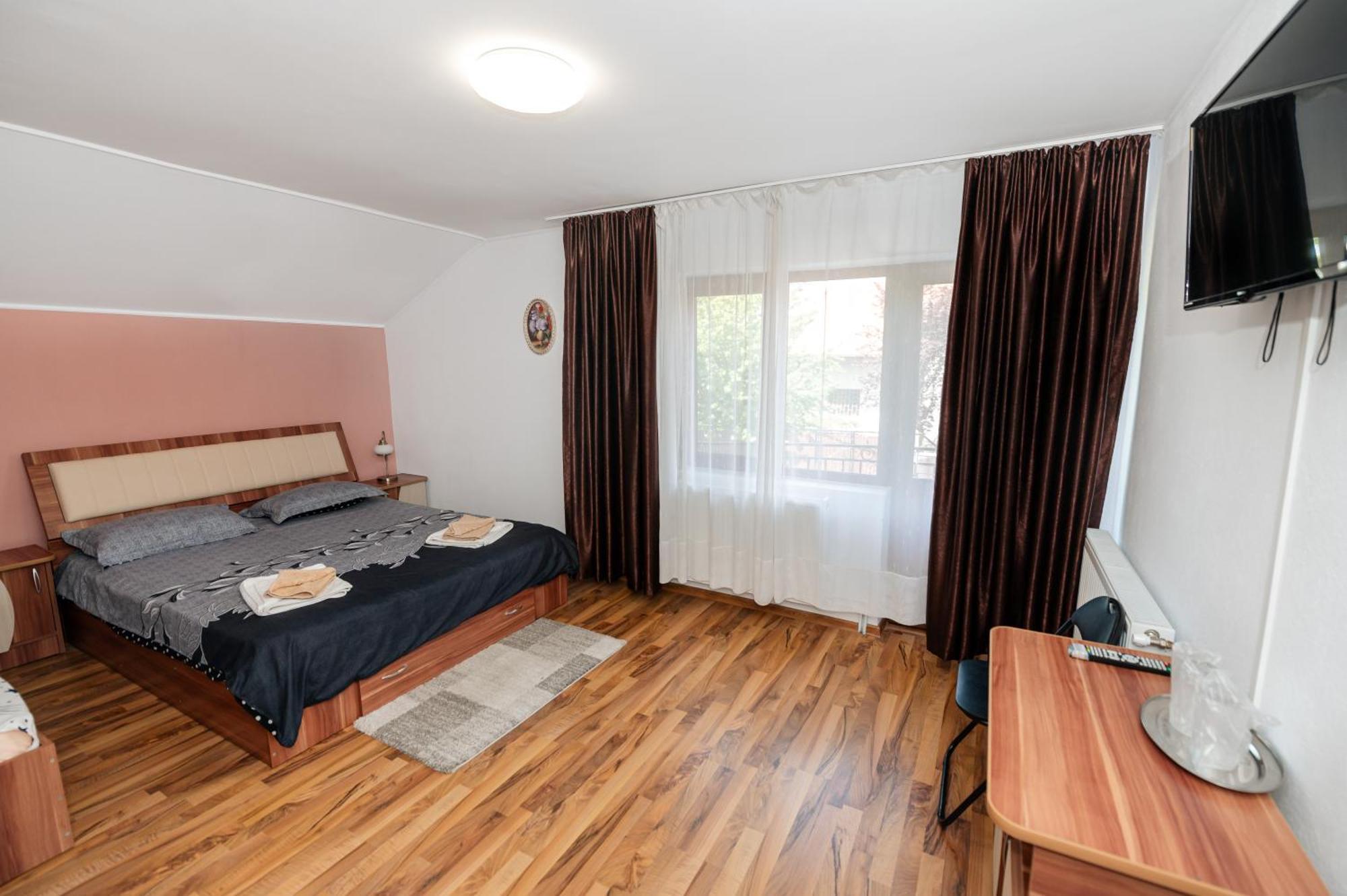 Casa Alex Calimanesti Hotell Exteriör bild