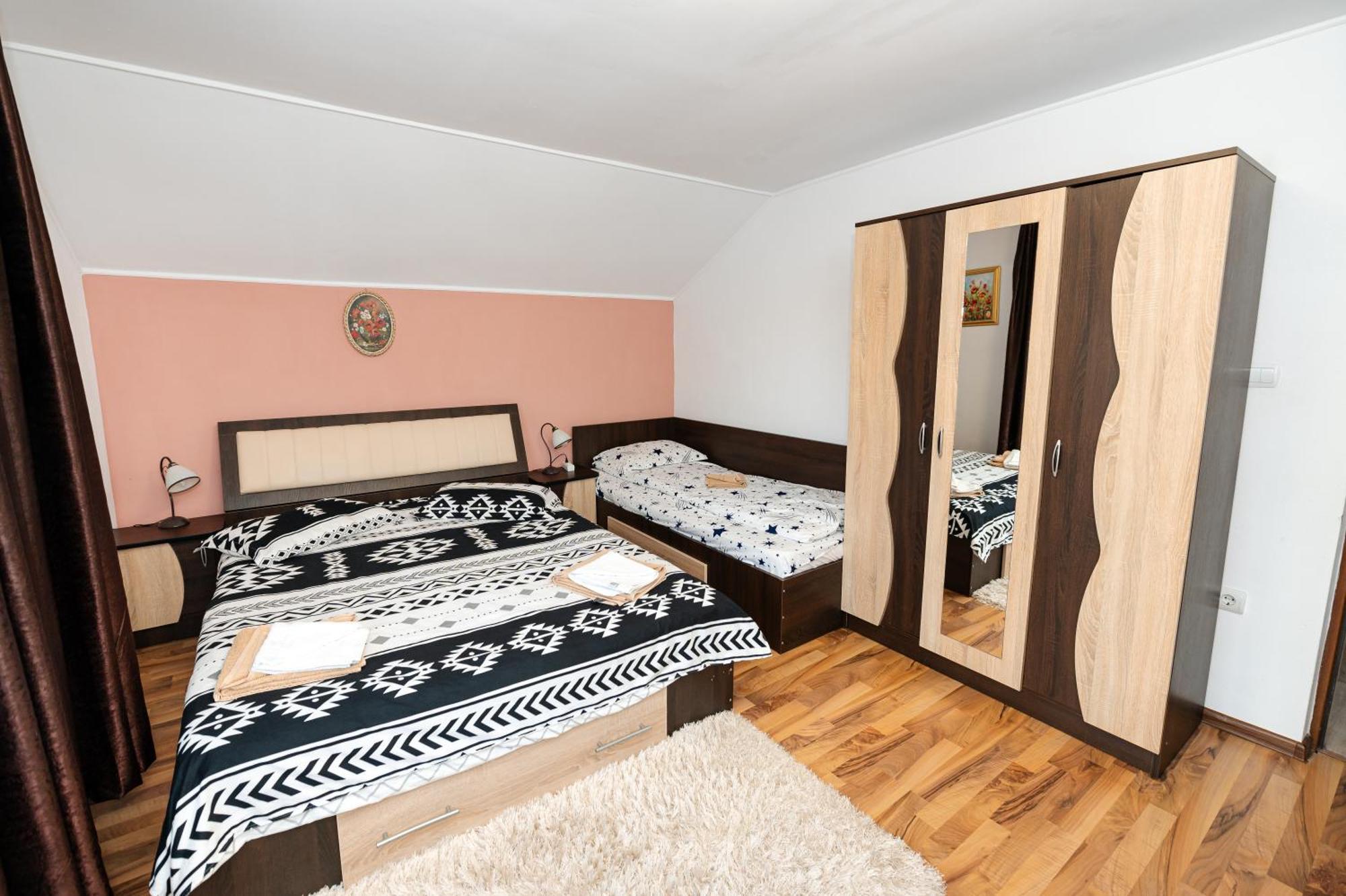 Casa Alex Calimanesti Hotell Exteriör bild