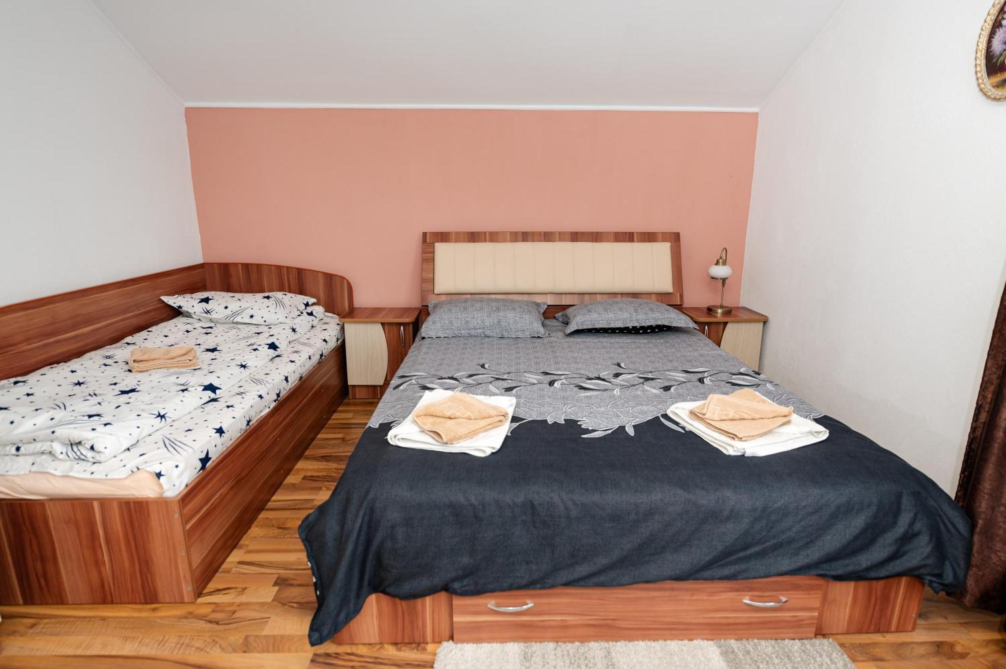 Casa Alex Calimanesti Hotell Exteriör bild